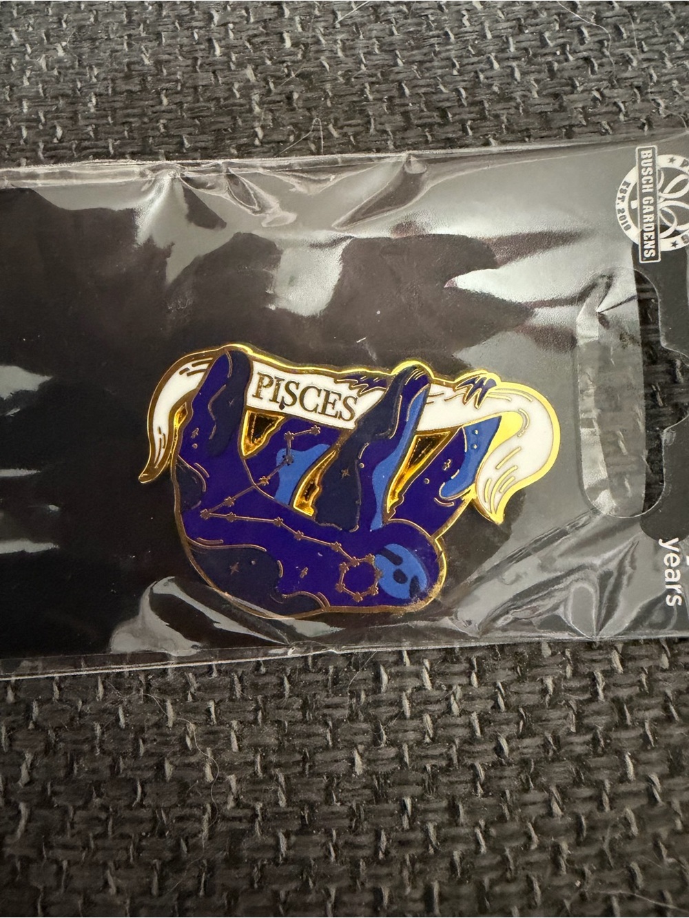 Busch Gardens Enamel Collectible Trading Pin Zodiak Pisces - Blue Sloth